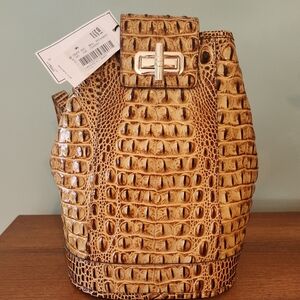 Elegant Tan Crocodile-Embossed Women's Bag